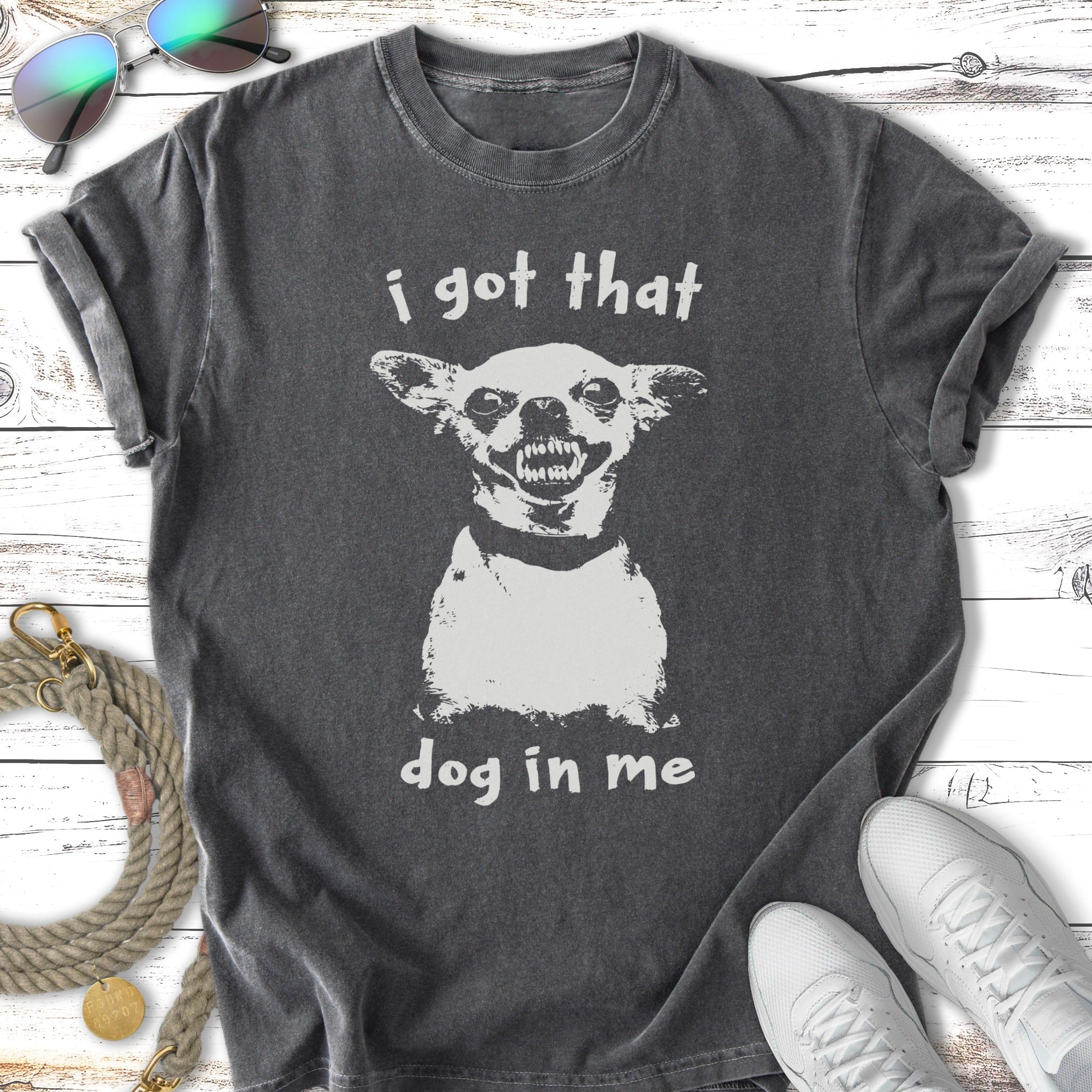 T-shirt with a cartoon dog face and the text "I got that dog in me".