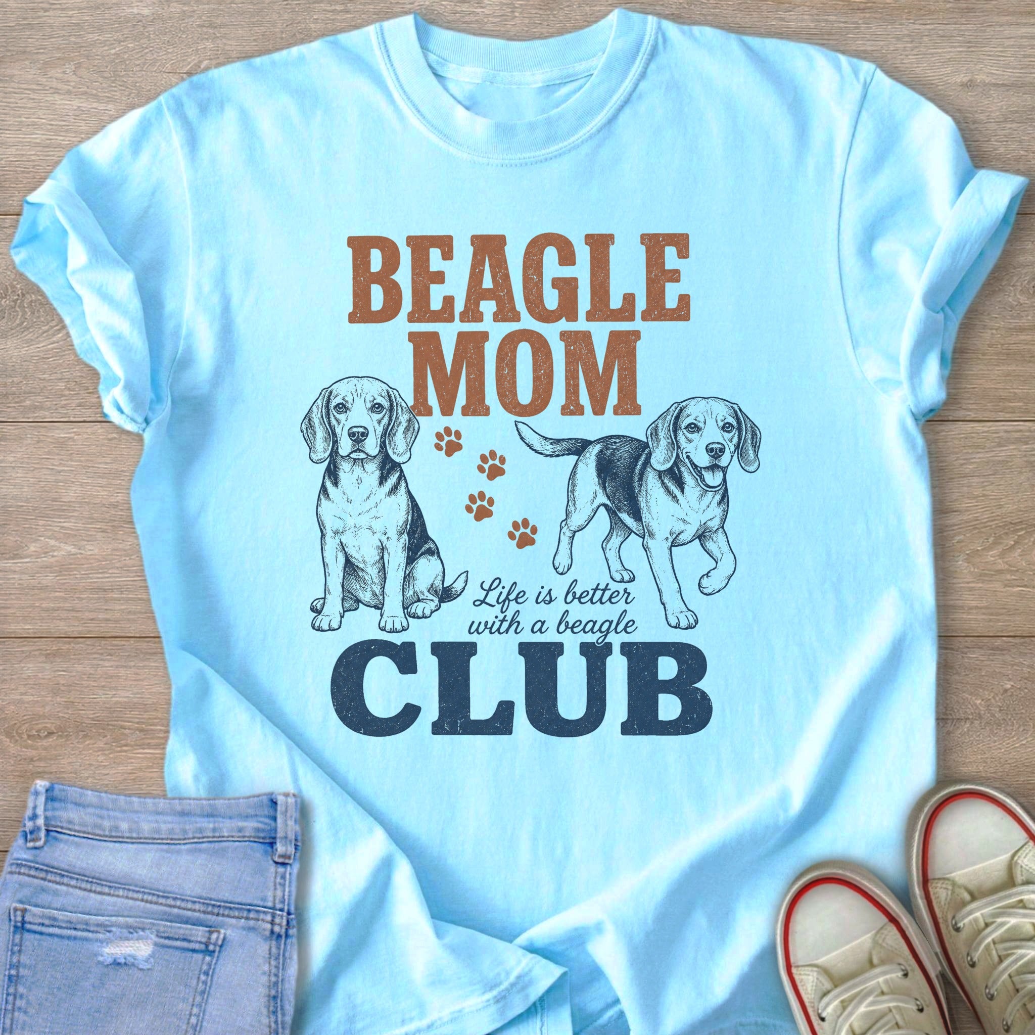 Light blue t-shirt with "BEAGLE MOM CLUB" text and beagle illustrations.
