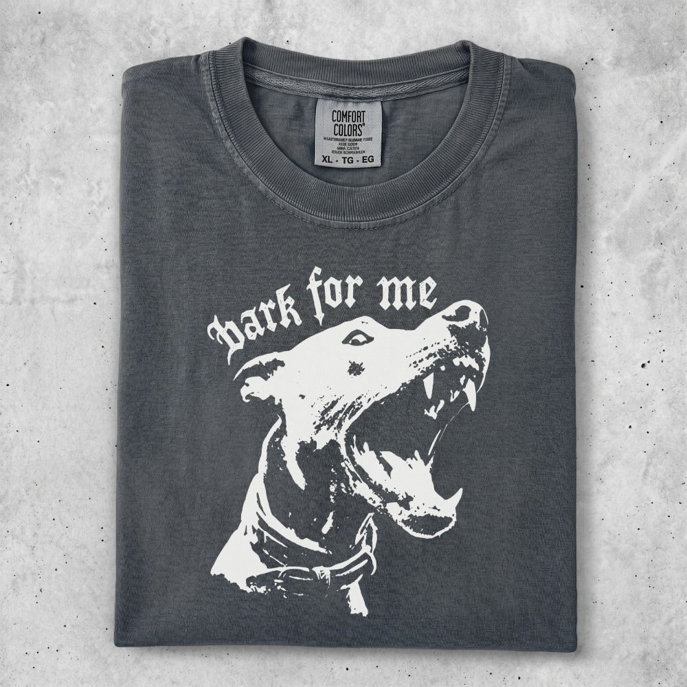 T-shirt featuring a snarling dog graphic and "Dark for me" text.