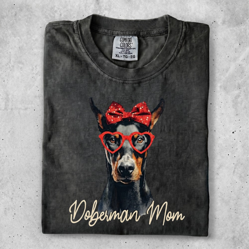 Doberman Mom t-shirt with heart-shaped glasses and red bow.