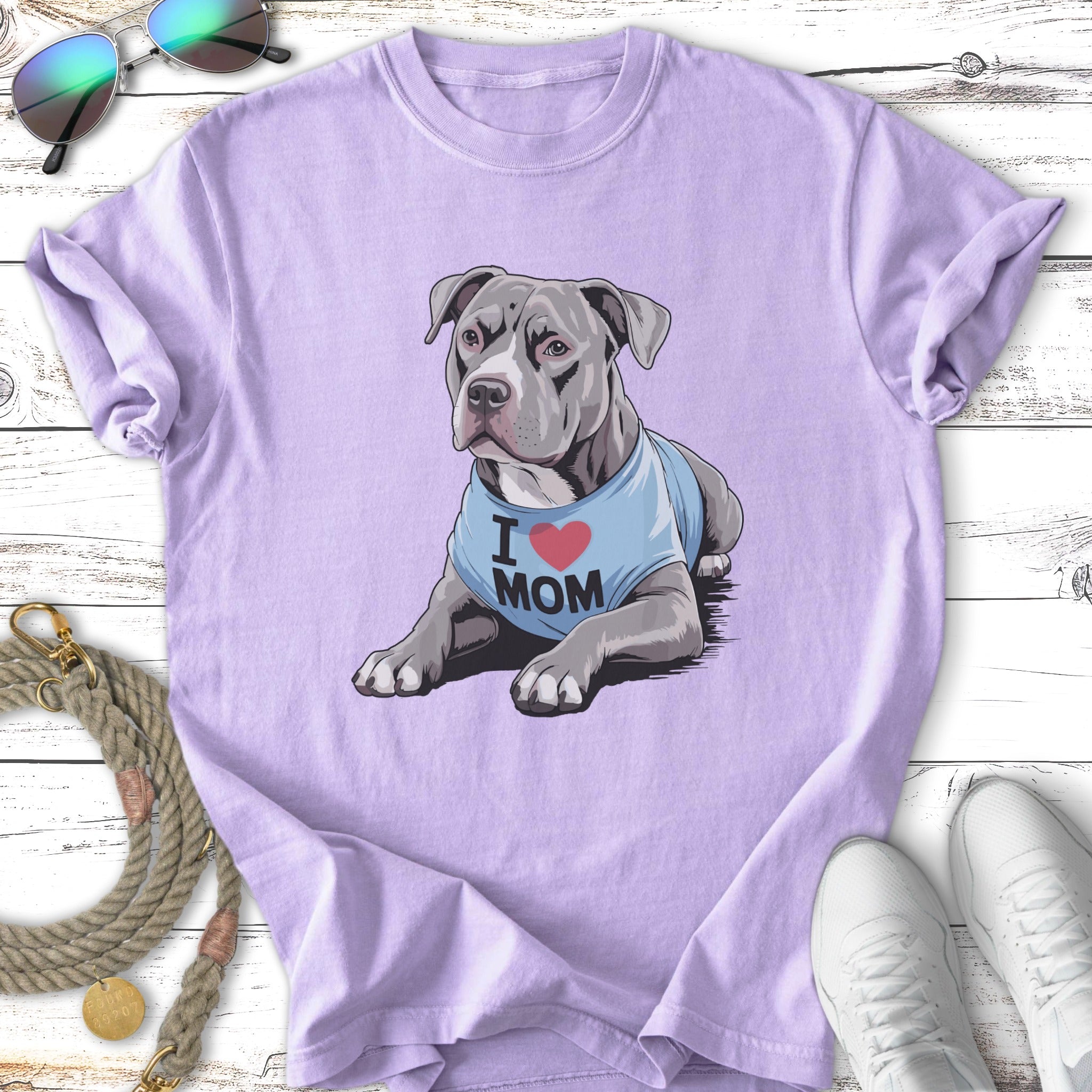 Lavender t-shirt featuring a blue pit bull wearing an "I ❤️ Mom" shirt.